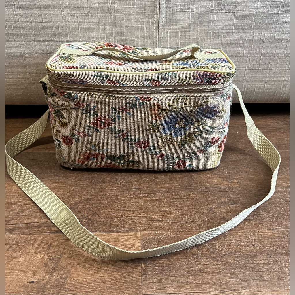 Vintage Tapestry Floral Fabric Cosmetics Makeup Storage Travel Bag Tan Vintage Tapestry Floral Fabric Cosmetics Makeup Storage Travel Bag Tan
